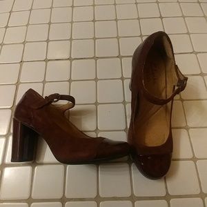 NWT Clarks indigo heels burgundy patent 5.5m
